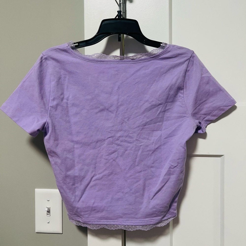 Hollister Women's Lavender Lace Trim Tee - Picture 3 of 3